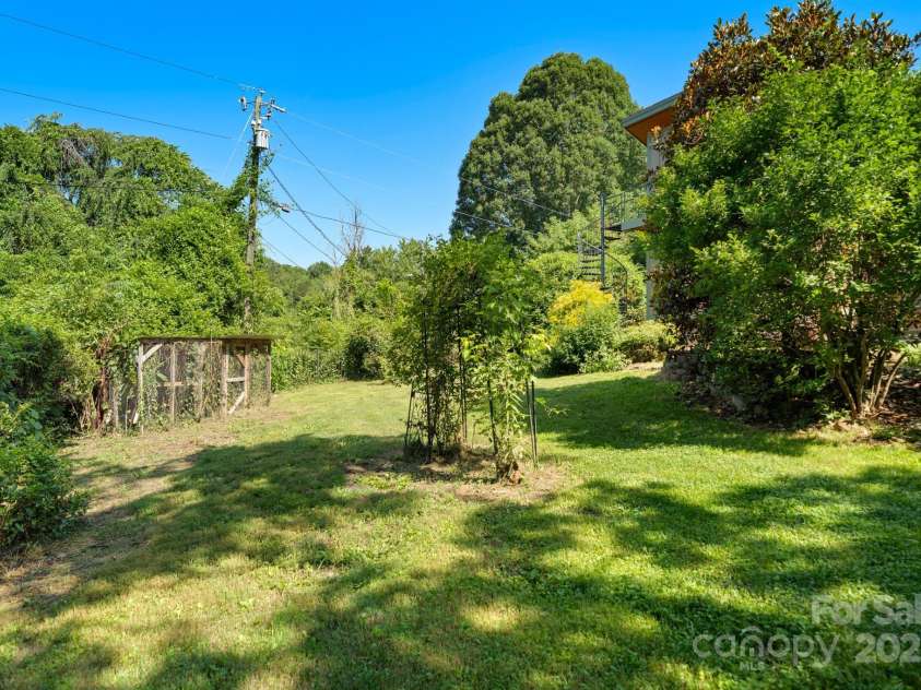 15 Deaver Drive, Asheville, NC 28806.  MLS# CAR4280300, YatesRealty ID 26958. Extra Lot with Chicken Coop