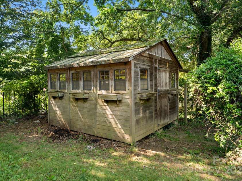15 Deaver Drive, Asheville, NC 28806.  MLS# CAR4280300, YatesRealty ID 26958. Planter's Shed