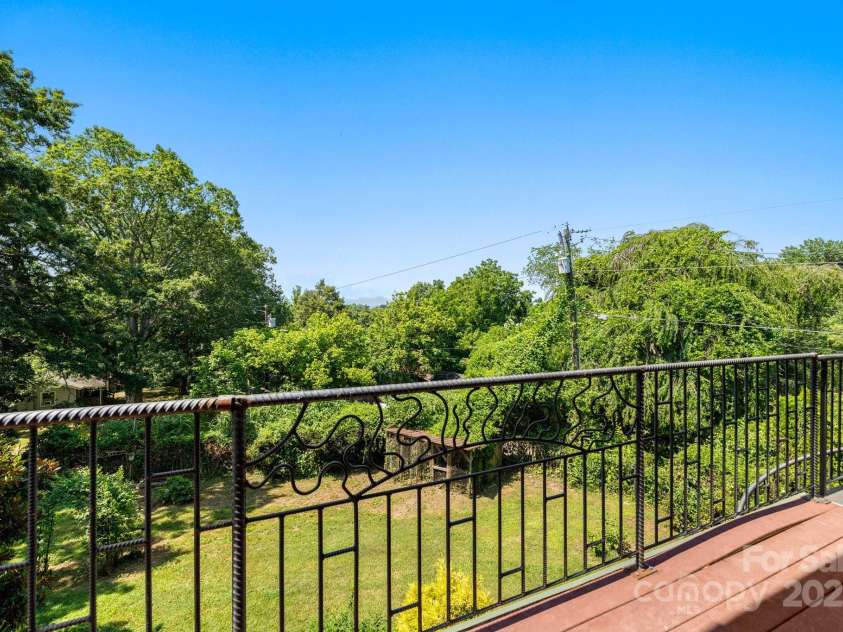 15 Deaver Drive, Asheville, NC 28806.  MLS# CAR4280300, YatesRealty ID 26958. Primary Bedroom Balcony