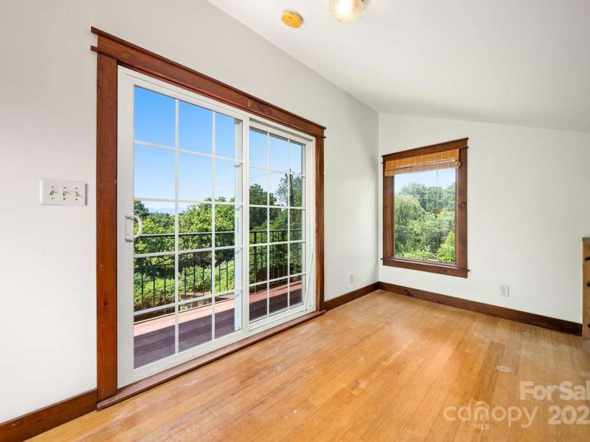 15 Deaver Drive, Asheville, NC 28806.  MLS# CAR4280300, YatesRealty ID 26958. Primary Bedroom Loft