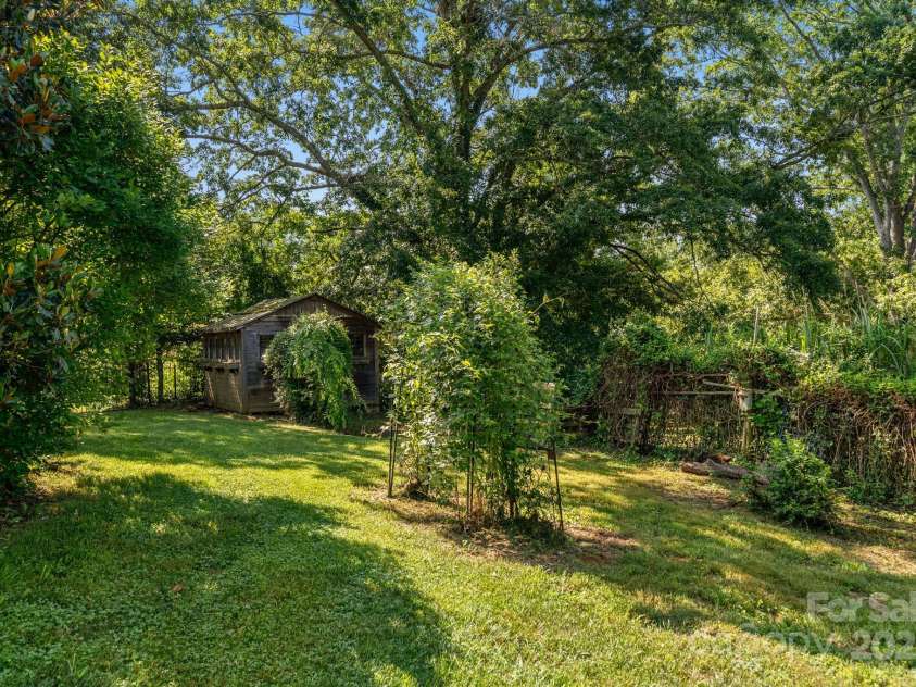 15 Deaver Drive, Asheville, NC 28806.  MLS# CAR4280300, YatesRealty ID 26958. Private Extra Lot