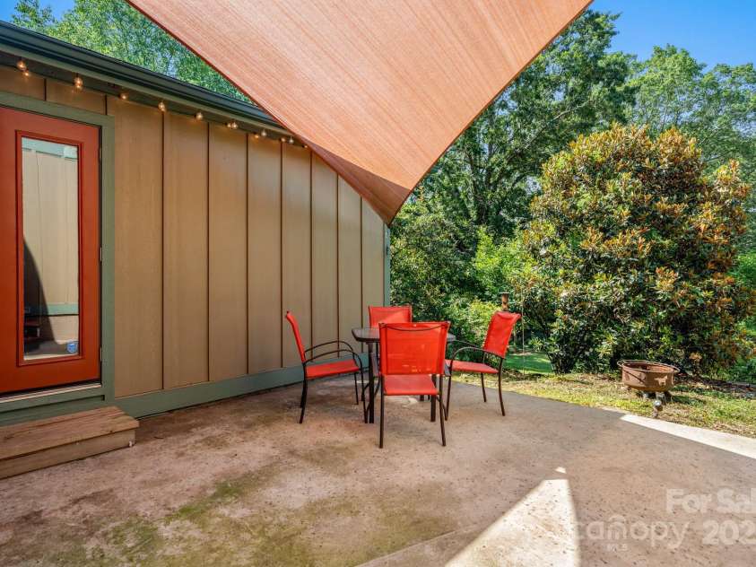 15 Deaver Drive, Asheville, NC 28806.  MLS# CAR4280300, YatesRealty ID 26958. Side Patio and Private Yard with Beautiful Magnolia