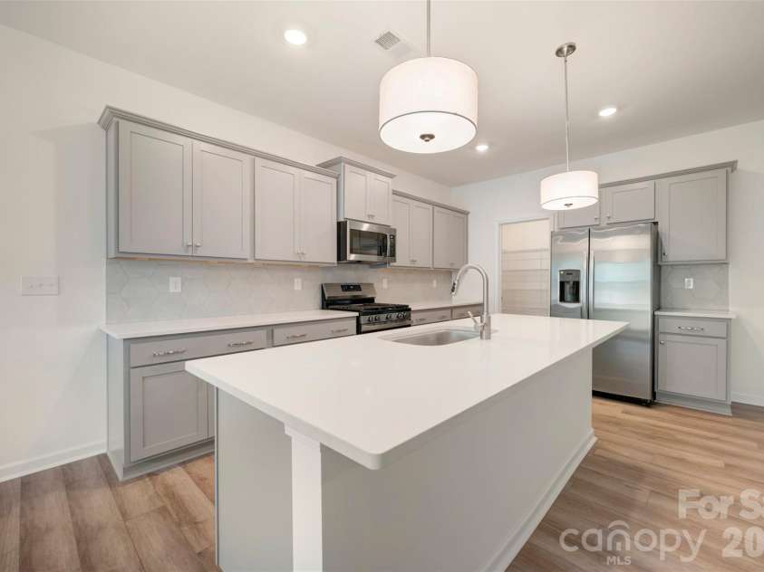 1727 Boulder Ridge Drive, Gastonia, NC 28052.  MLS# CAR4347089, YatesRealty ID 26958. Kitchen