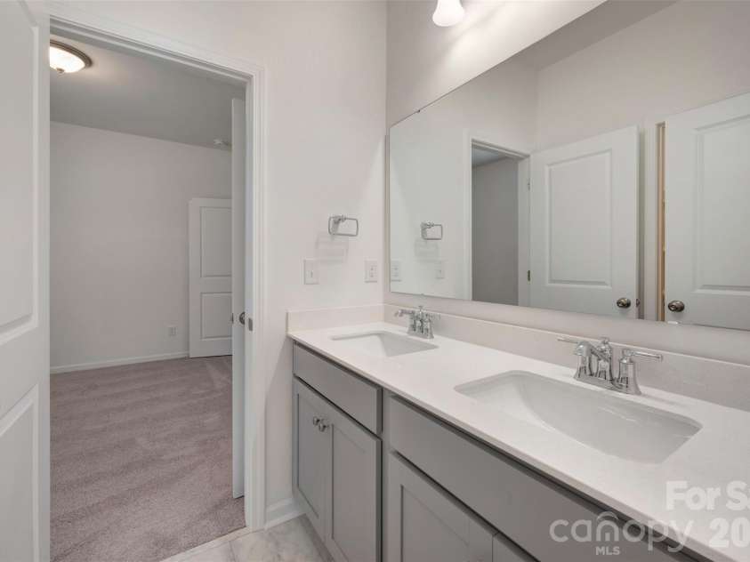 1727 Boulder Ridge Drive, Gastonia, NC 28052.  MLS# CAR4347089, YatesRealty ID 26958. Owner's suite