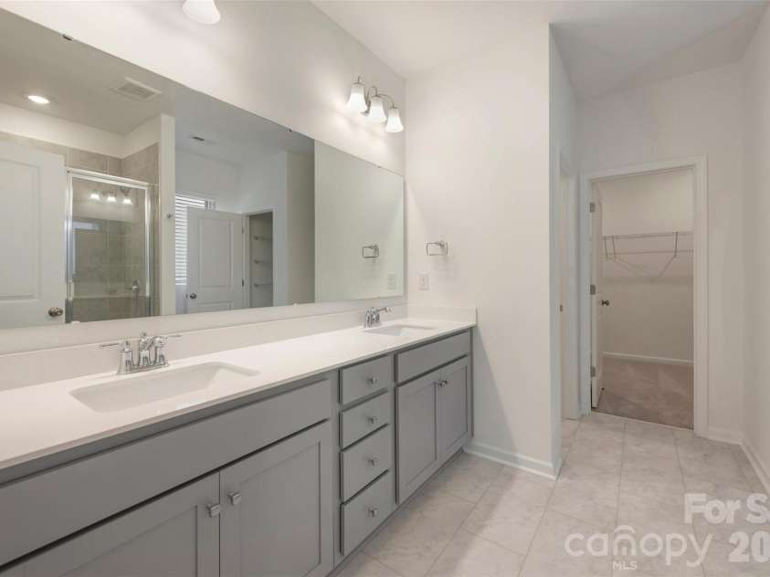 1727 Boulder Ridge Drive, Gastonia, NC 28052.  MLS# CAR4347089, YatesRealty ID 26958. Owner's suite