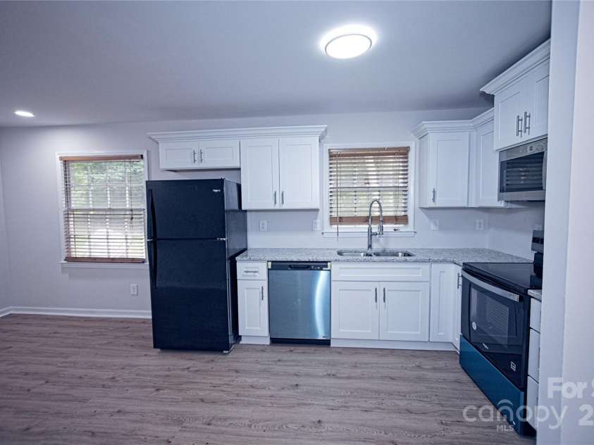 6212 Snowcrest Court, Charlotte, NC 28212.  MLS# CAR4291325, YatesRealty ID 26959. 