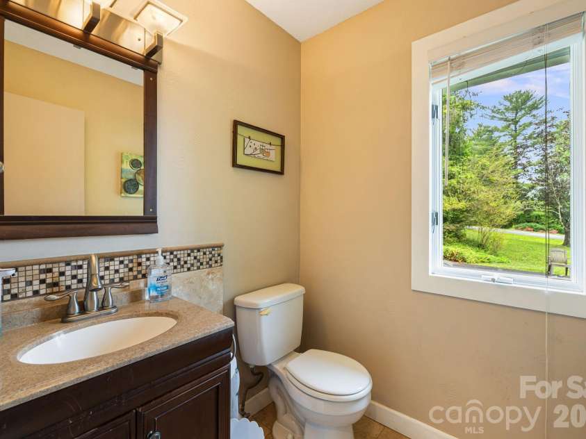 11 Beaumont Drive, Hendersonville, NC 28739.  MLS# CAR4376069, YatesRealty ID 26960. 