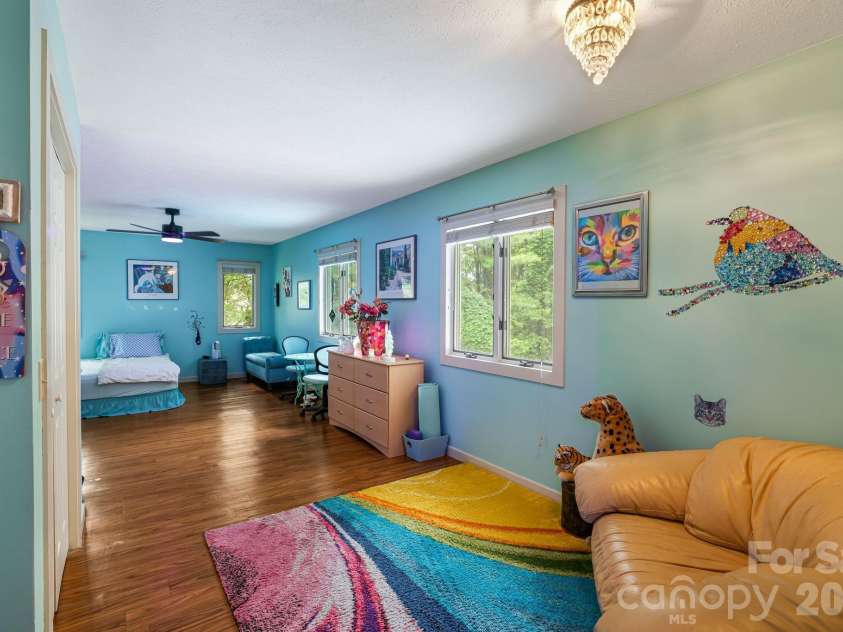 11 Beaumont Drive, Hendersonville, NC 28739.  MLS# CAR4376069, YatesRealty ID 26960. 