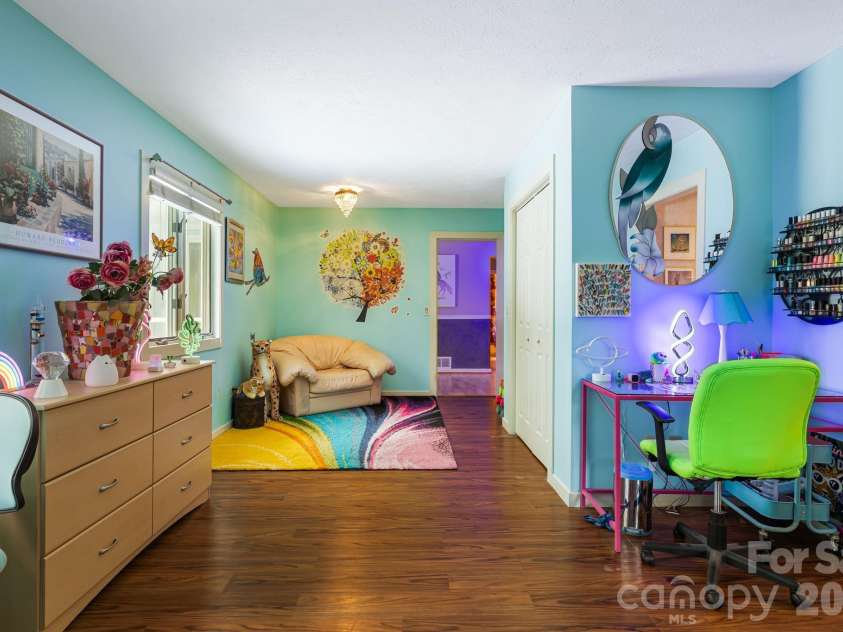 11 Beaumont Drive, Hendersonville, NC 28739.  MLS# CAR4376069, YatesRealty ID 26960. 