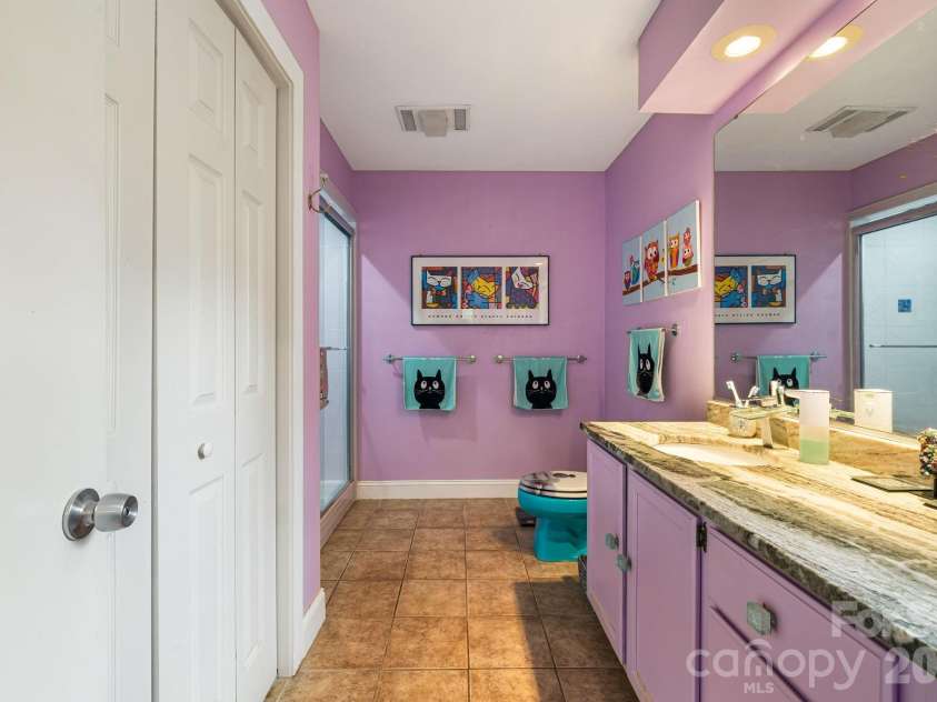 11 Beaumont Drive, Hendersonville, NC 28739.  MLS# CAR4376069, YatesRealty ID 26960. 