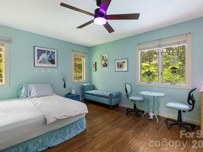11 Beaumont Drive, Hendersonville, NC 28739.  MLS# CAR4376069, YatesRealty ID 26960. 