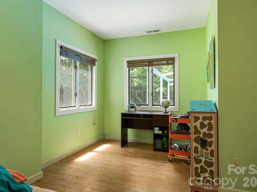 11 Beaumont Drive, Hendersonville, NC 28739.  MLS# CAR4376069, YatesRealty ID 26960. 