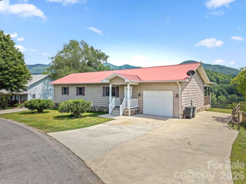 533 Lemons Branch Road, Bryson City, NC 28713.  MLS# CAR4385396, YatesRealty ID 26961. 