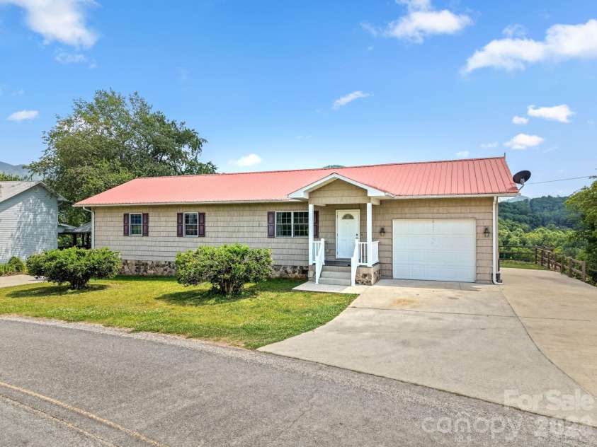 533 Lemons Branch Road, Bryson City, NC 28713.  MLS# CAR4385396, YatesRealty ID 26961. 