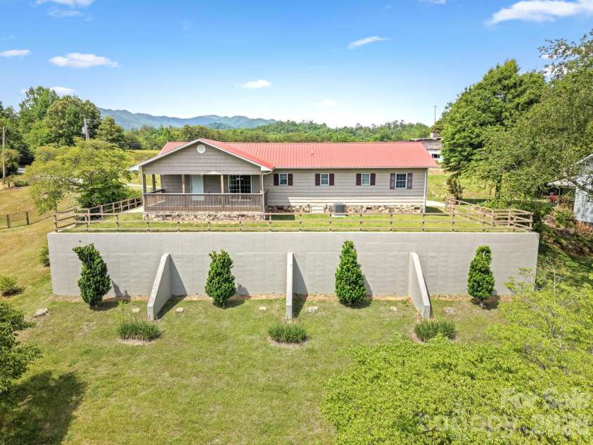 533 Lemons Branch Road, Bryson City, NC 28713.  MLS# CAR4385396, YatesRealty ID 26961. 