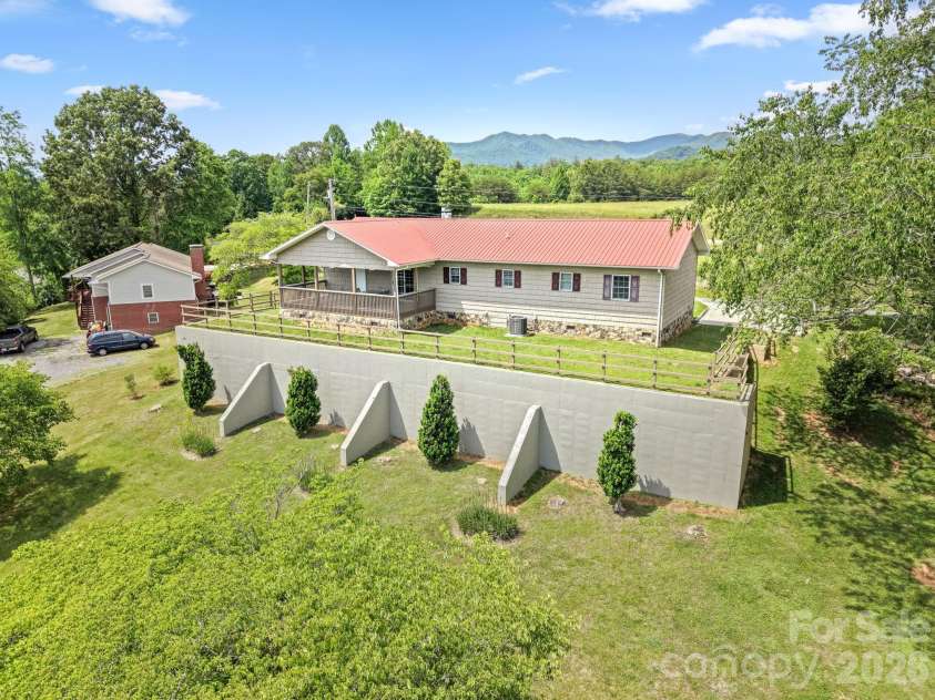 533 Lemons Branch Road, Bryson City, NC 28713.  MLS# CAR4385396, YatesRealty ID 26961. 