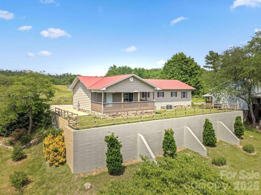 533 Lemons Branch Road, Bryson City, NC 28713.  MLS# CAR4385396, YatesRealty ID 26961. 
