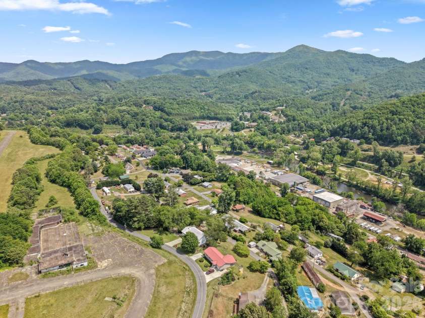533 Lemons Branch Road, Bryson City, NC 28713.  MLS# CAR4385396, YatesRealty ID 26961. 