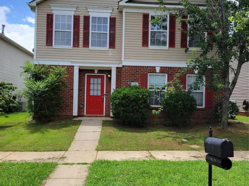 806 Sinclair Drive, Monroe, NC 28112.  MLS# CAR4386272, YatesRealty ID 26962. 