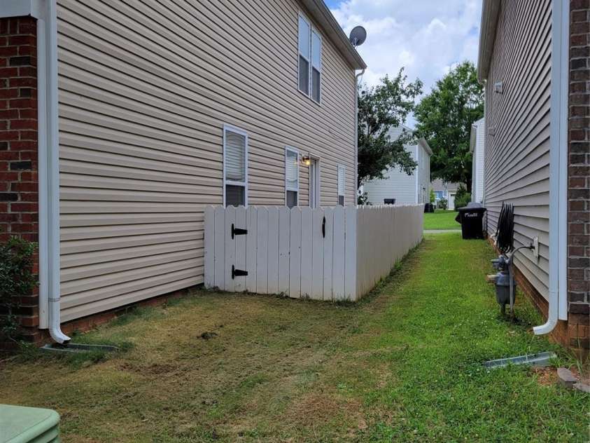 806 Sinclair Drive, Monroe, NC 28112.  MLS# CAR4386272, YatesRealty ID 26962. 