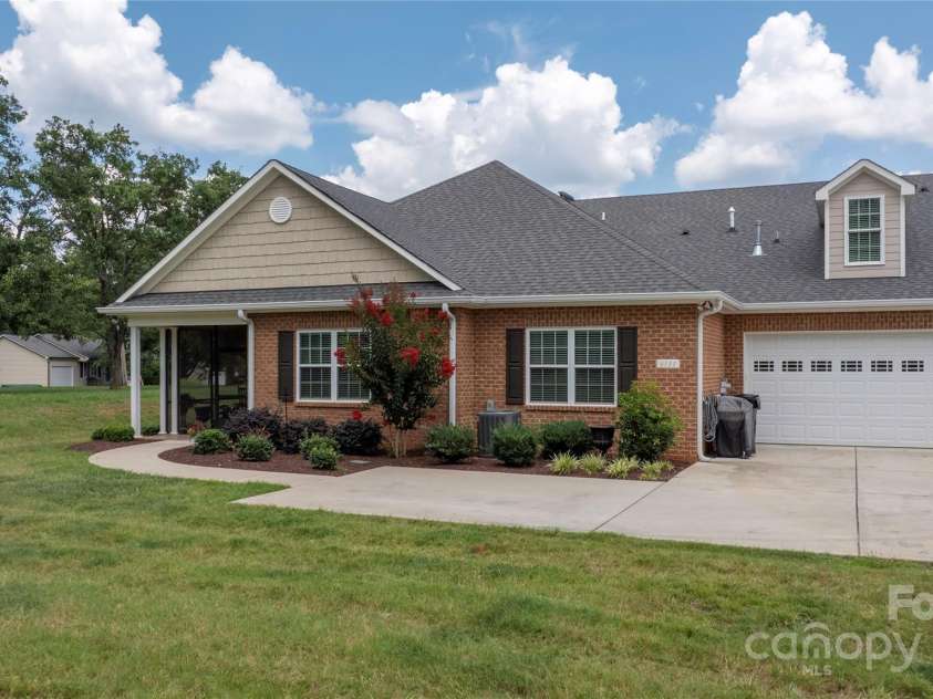 8111 Rainier Drive, Denver, NC 28037.  MLS# CAR4282898, YatesRealty ID 26962. 