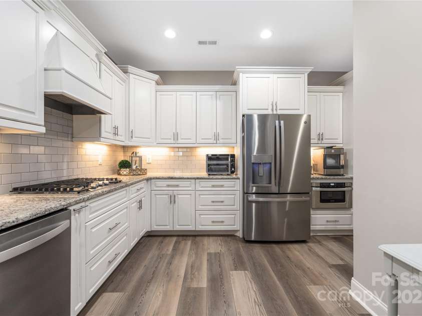 8111 Rainier Drive, Denver, NC 28037.  MLS# CAR4282898, YatesRealty ID 26962. 