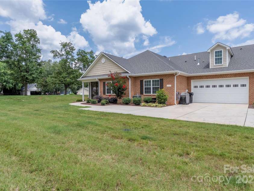 8111 Rainier Drive, Denver, NC 28037.  MLS# CAR4282898, YatesRealty ID 26962. 