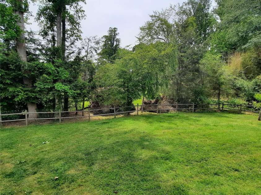 104 Richards Drive, Hendersonville, NC 28792.  MLS# CAR4378353, YatesRealty ID 26963. 