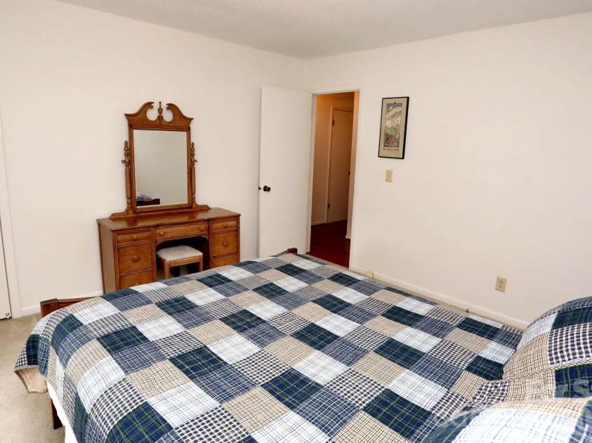 104 Richards Drive, Hendersonville, NC 28792.  MLS# CAR4378353, YatesRealty ID 26963. 