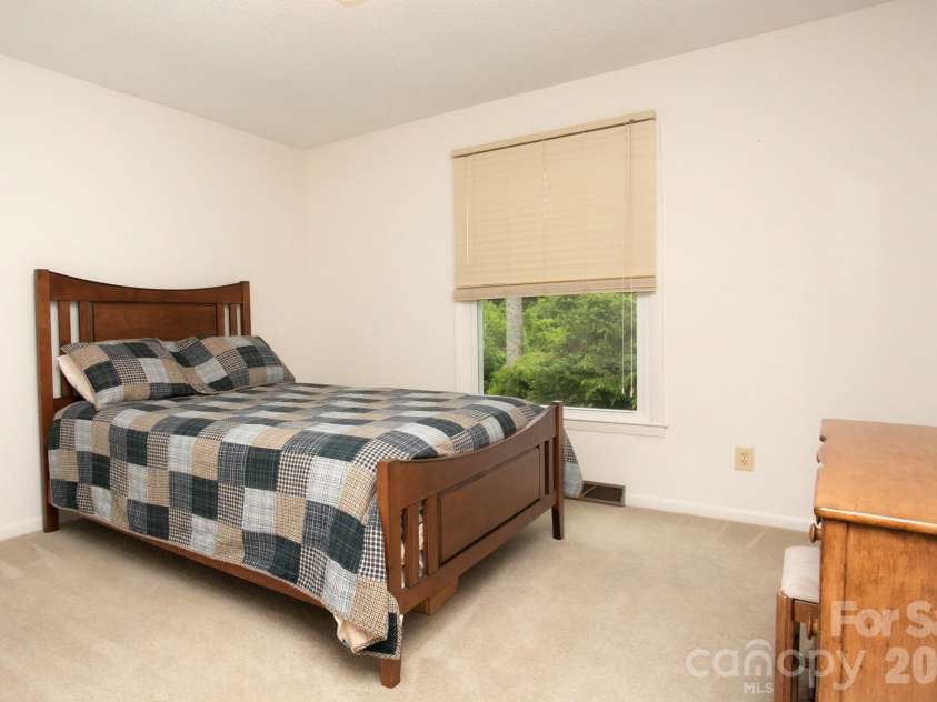 104 Richards Drive, Hendersonville, NC 28792.  MLS# CAR4378353, YatesRealty ID 26963. 
