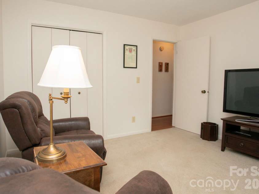 104 Richards Drive, Hendersonville, NC 28792.  MLS# CAR4378353, YatesRealty ID 26963. 