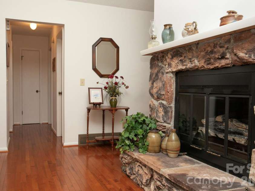 104 Richards Drive, Hendersonville, NC 28792.  MLS# CAR4378353, YatesRealty ID 26963. 