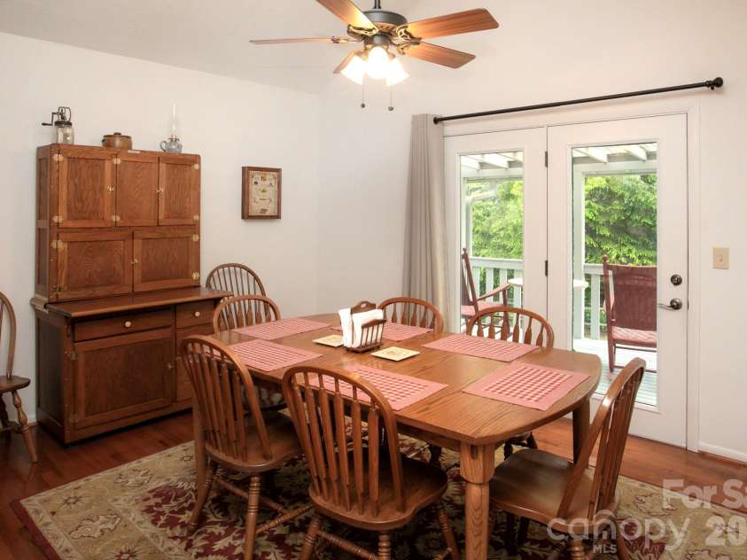 104 Richards Drive, Hendersonville, NC 28792.  MLS# CAR4378353, YatesRealty ID 26963. 