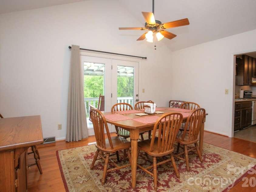 104 Richards Drive, Hendersonville, NC 28792.  MLS# CAR4378353, YatesRealty ID 26963. 