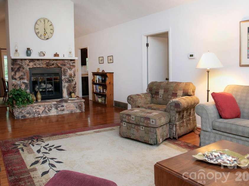 104 Richards Drive, Hendersonville, NC 28792.  MLS# CAR4378353, YatesRealty ID 26963. 