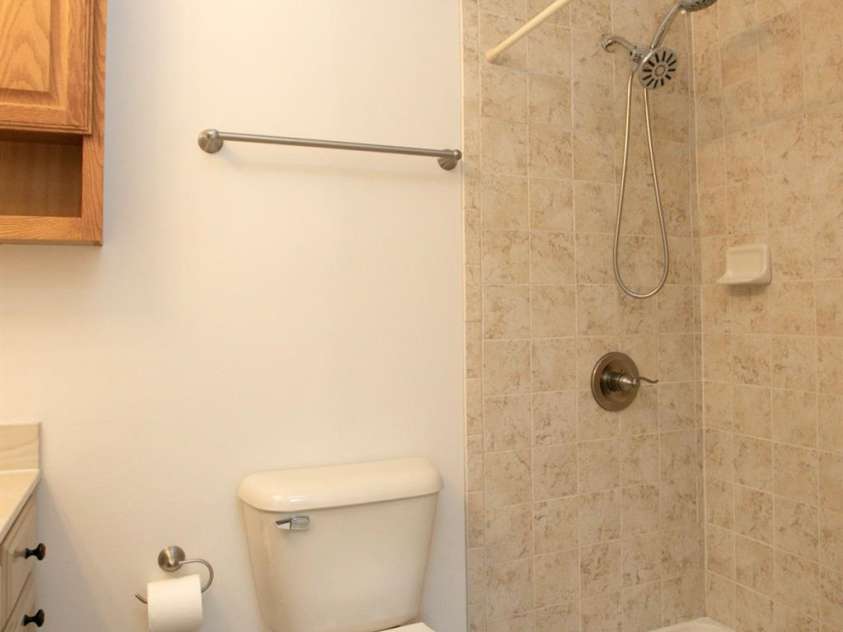 104 Richards Drive, Hendersonville, NC 28792.  MLS# CAR4378353, YatesRealty ID 26963. 