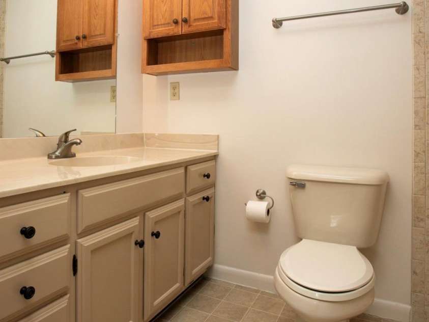 104 Richards Drive, Hendersonville, NC 28792.  MLS# CAR4378353, YatesRealty ID 26963. 