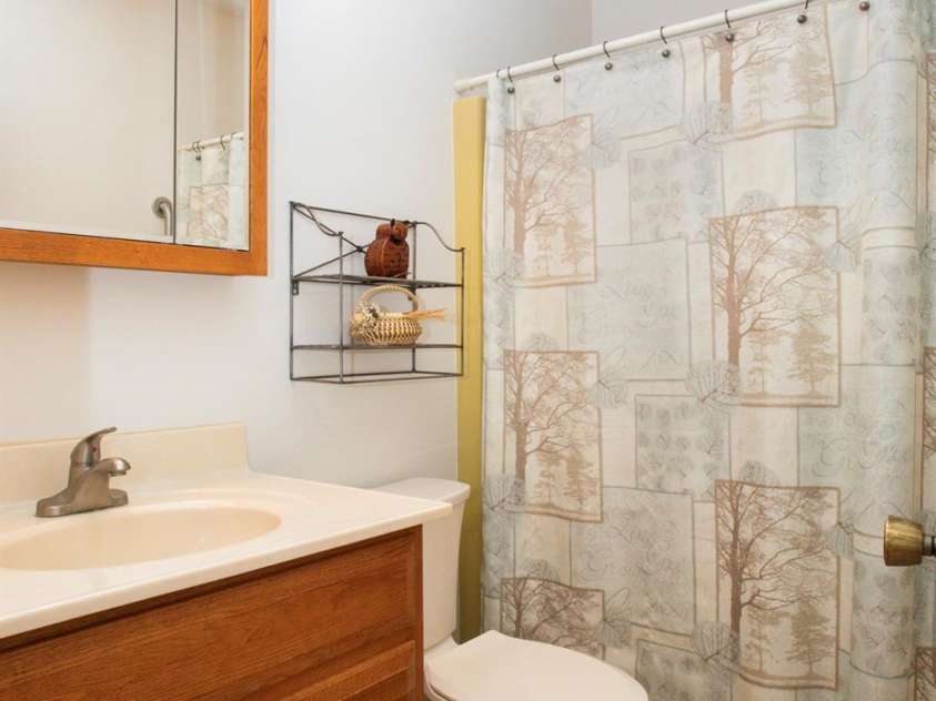 104 Richards Drive, Hendersonville, NC 28792.  MLS# CAR4378353, YatesRealty ID 26963. 