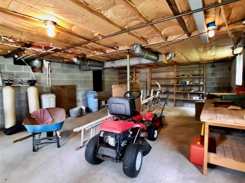 104 Richards Drive, Hendersonville, NC 28792.  MLS# CAR4378353, YatesRealty ID 26963. 