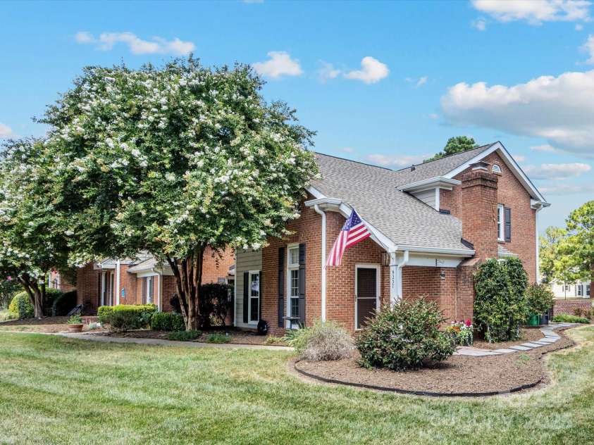 9237 Vicksburg Park Court, Charlotte, NC 28210.  MLS# CAR4278969, YatesRealty ID 26963. 