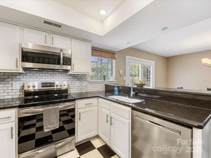 9237 Vicksburg Park Court, Charlotte, NC 28210.  MLS# CAR4278969, YatesRealty ID 26963. 