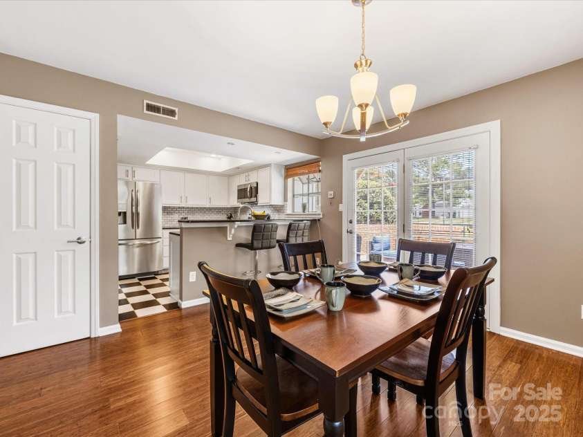 9237 Vicksburg Park Court, Charlotte, NC 28210.  MLS# CAR4278969, YatesRealty ID 26963. 