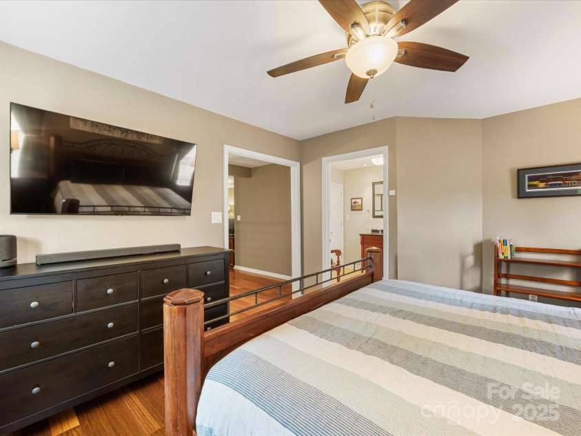 9237 Vicksburg Park Court, Charlotte, NC 28210.  MLS# CAR4278969, YatesRealty ID 26963. 