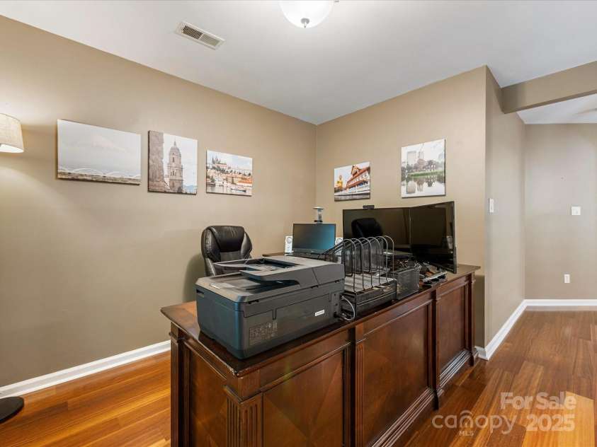 9237 Vicksburg Park Court, Charlotte, NC 28210.  MLS# CAR4278969, YatesRealty ID 26963. 