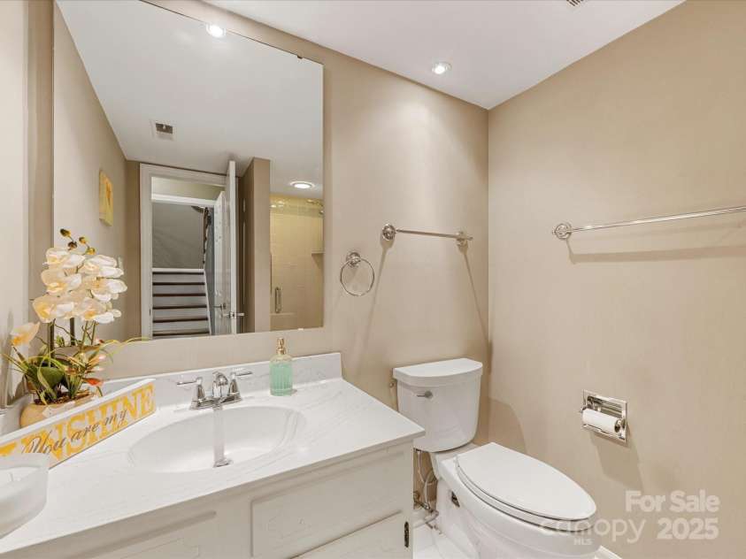 9237 Vicksburg Park Court, Charlotte, NC 28210.  MLS# CAR4278969, YatesRealty ID 26963. 