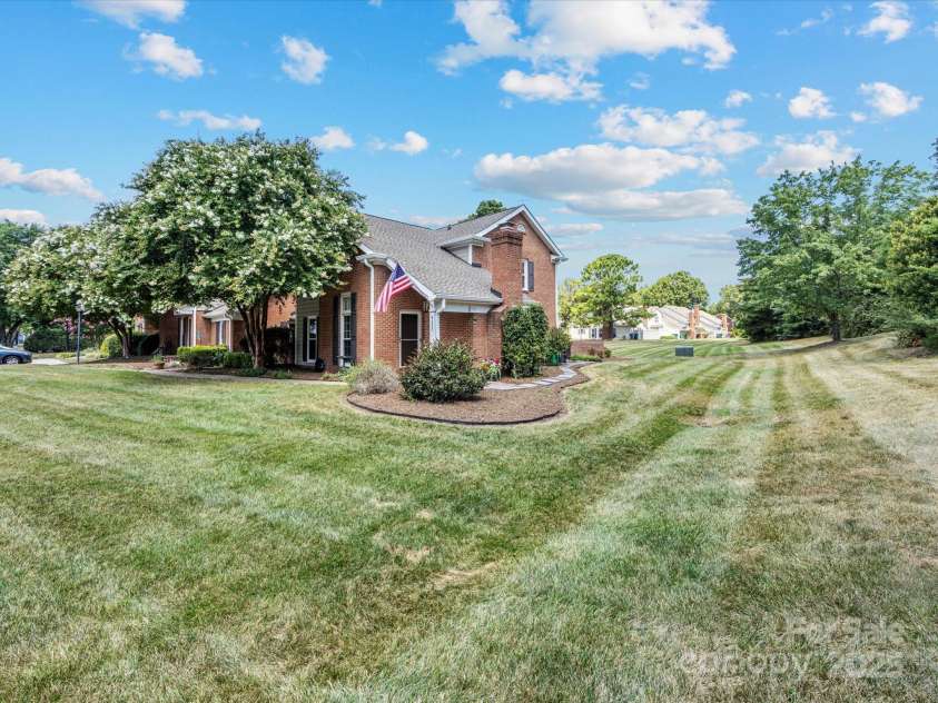 9237 Vicksburg Park Court, Charlotte, NC 28210.  MLS# CAR4278969, YatesRealty ID 26963. 