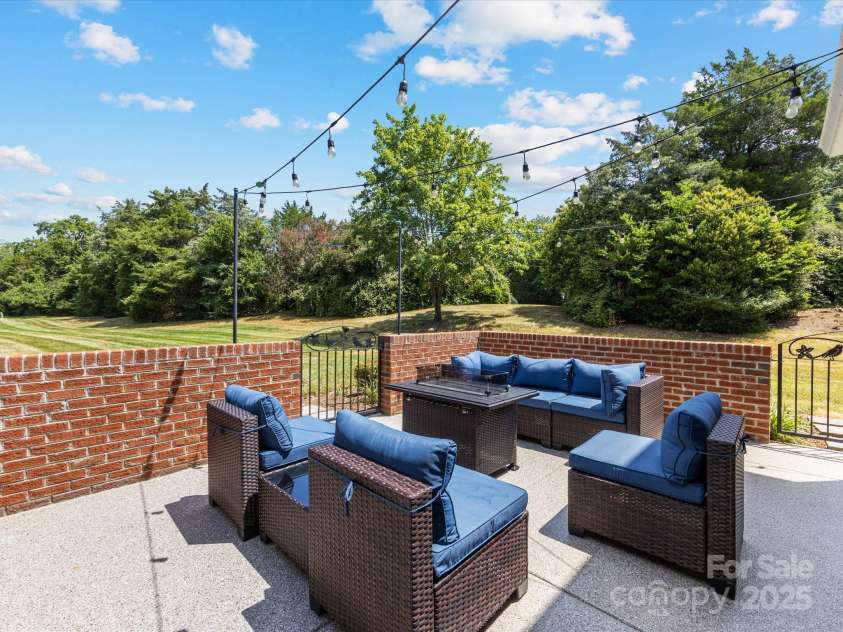 9237 Vicksburg Park Court, Charlotte, NC 28210.  MLS# CAR4278969, YatesRealty ID 26963. 