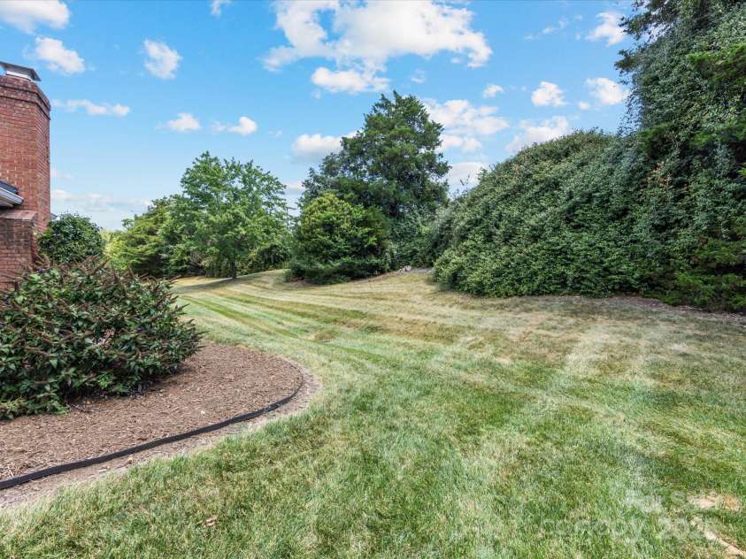 9237 Vicksburg Park Court, Charlotte, NC 28210.  MLS# CAR4278969, YatesRealty ID 26963. 