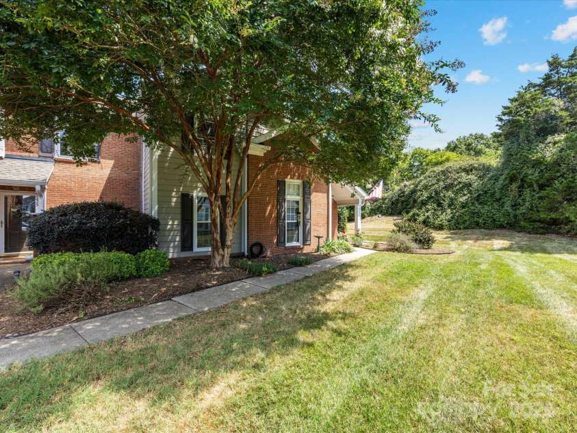 9237 Vicksburg Park Court, Charlotte, NC 28210.  MLS# CAR4278969, YatesRealty ID 26963. 