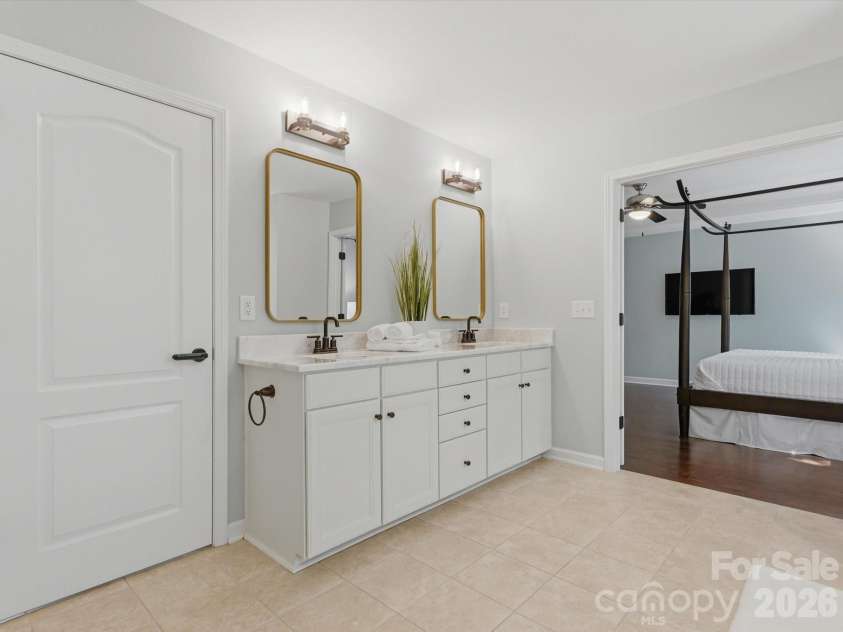 5017 Hedgebrook Lane, Waxhaw, NC 28173.  MLS# CAR4383451, YatesRealty ID 26964. 